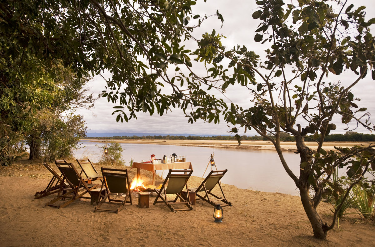 Kafunta-Safaris-island-Bush-camp-south-luangwa-national-park-zambia-pintoafrica.com-IBC_fireplace.jpg