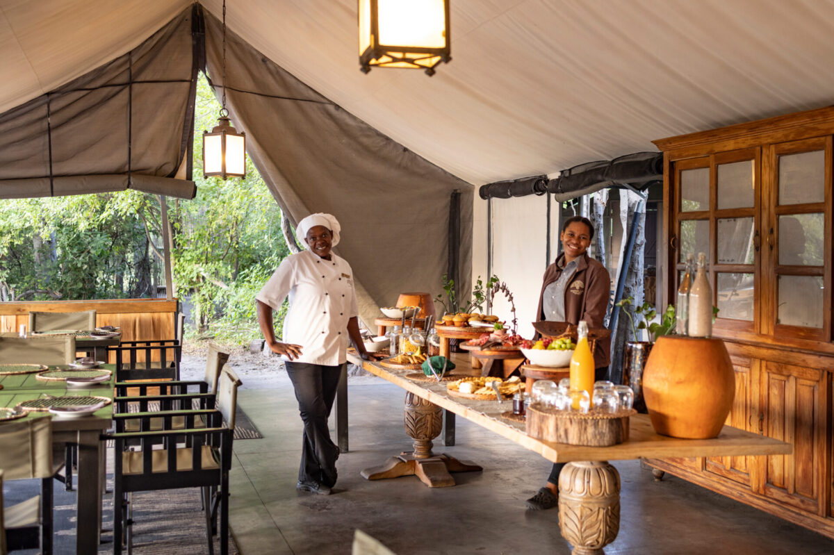 machaba-safaris-web-botswana-machaba-camp-gallery-main-tent-dining