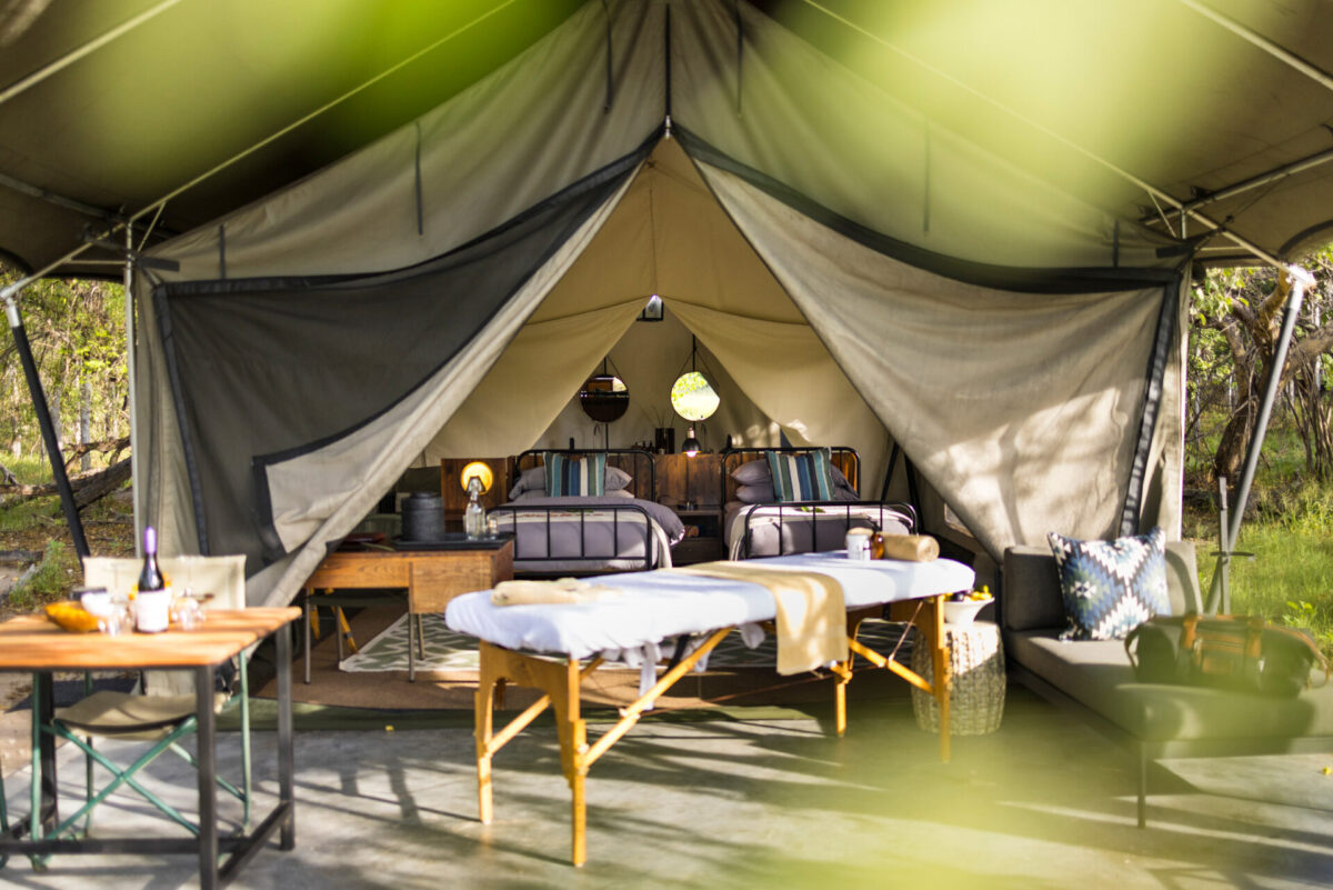 machaba-safaris-web-botswana-machaba-camp-room-gallery-massage-in-the-bush