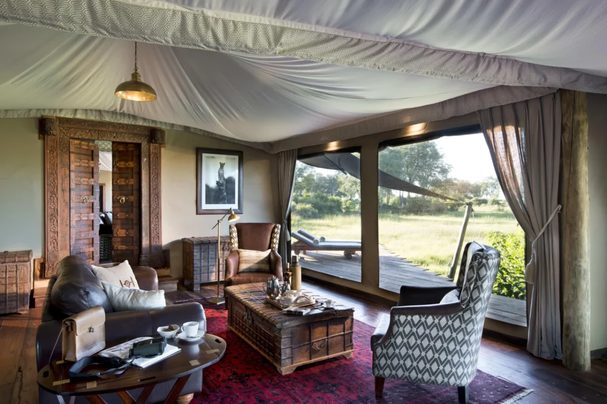 botswana-duba-plains-camp-zelt-lounge.jpg