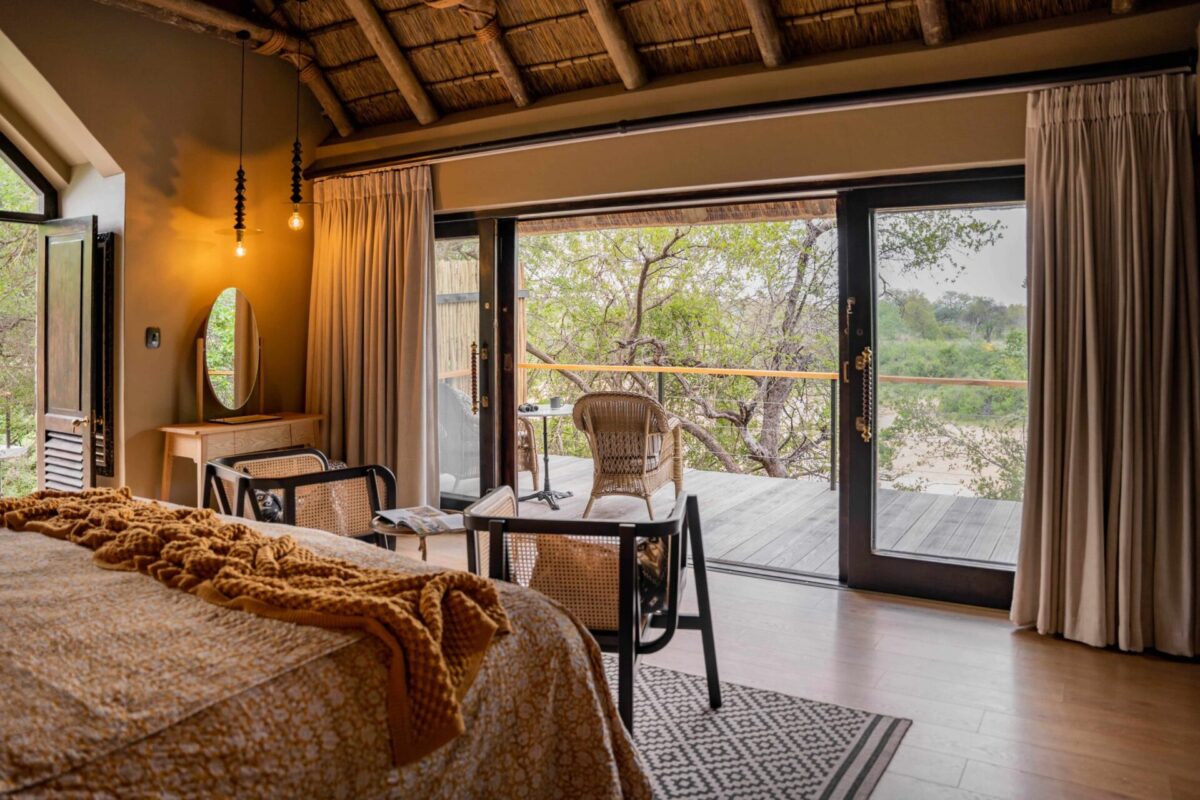 Familien-Suite der Thornybush Game Lodge mit Wohnbereich