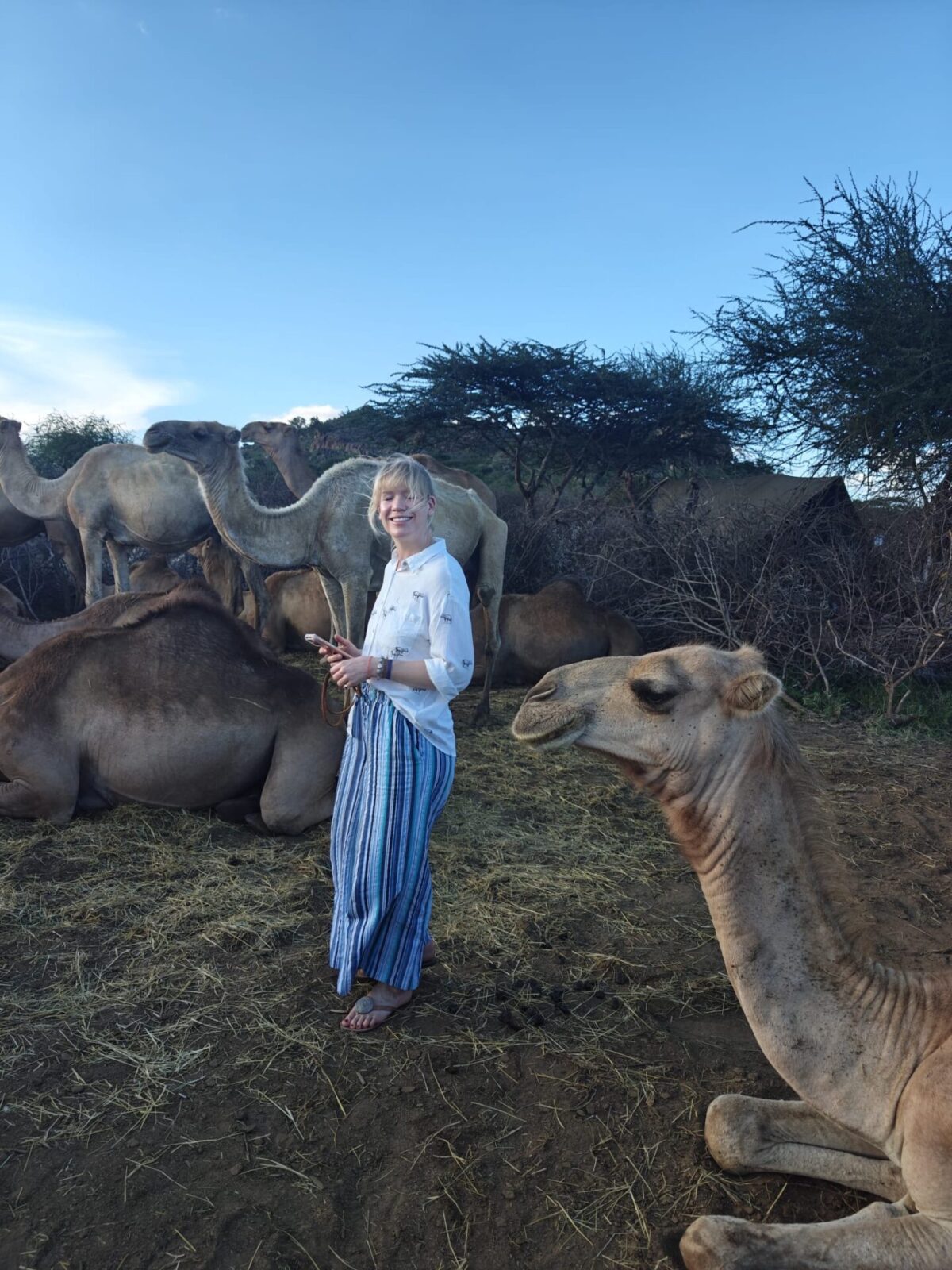 Cecilie im Kamel Boma, bei Karisia Walking Safari in der Wildnis Nordkenias